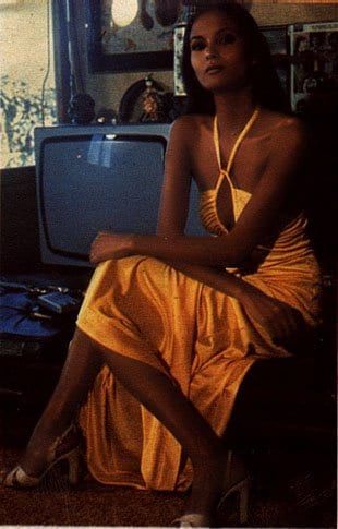 Laura Gemser, Film Stills, Vintage Beauty, Pretty Woman, Style Icons, Backless Dress, A Woman, Summer Outfits, Fashion Inspo