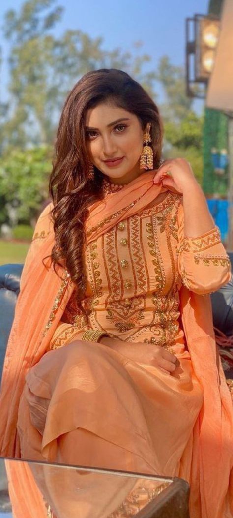 Isha Sharma, Indian Wedding Photography Couples, Salwar Pattern, Indian Tv Actress, Cute Couple Images, Indian Actress Hot Pics, Beautiful Smile Women, Actress Photos, Pretty Dresses