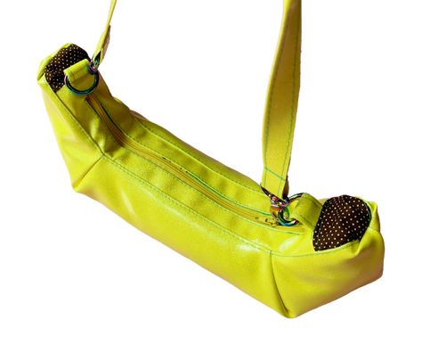 Bag Sewing Pattern, Banana Bag, Bag Sewing, Diy Purse, A Banana, Bag Patterns To Sew, Beaded Purses, Printed Bags, Sewing Bag