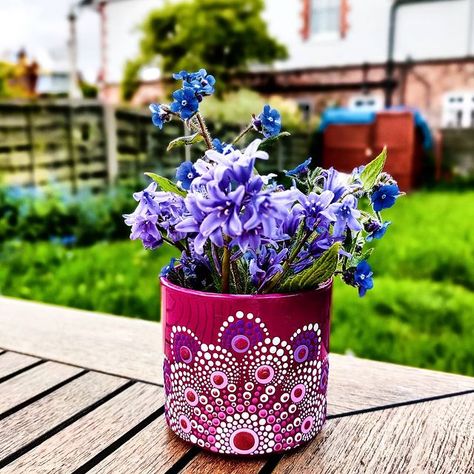 Mandala Flower Pot Painting, Mandala Plant Pot, Matka Painting, Dot Mugs, Mexican Flower Pots, Dotting Art, Mandala Dotting, Diy Pottery Painting, Flower Pot Art