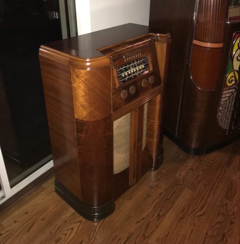 Antique Radio Cabinet, Vintage Radio Cabinet, Cabinet Restoration, Old Radio, Antique Flooring, Antique Restoration, Flea Market Flip, Old Time Radio, Antique Radio