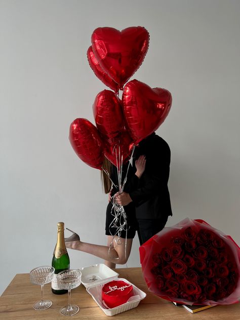 Aesthetic Anniversary Decoration, Romantic Gift For Boyfriend, Valentine’s Day Proposal, Valentine Photoshoot Idea, Anniversary Aesthetic, Valentines Day Proposal, Romantic Dinner Decoration, Candles Photography, Valentines Day Couple