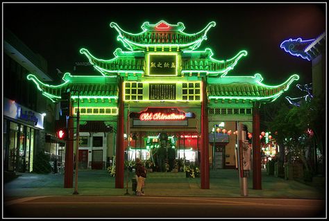 Los Angeles China town @ night by Lori_Bucci_Photography, via Flickr Chinatown Los Angeles, Los Angeles Attractions, Los Angeles Museum, Neon Sign Art, Revival Architecture, Neon Lamp, Tokyo City, China Town, Iphone Wallpaper Fall