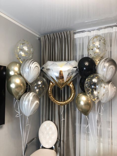 Reputation Bachelorette, Simple Engagement Party Ideas Decoration, Bride Room Decoration Ideas, Glam Bridal Shower Ideas, Bride To Be Decoration Ideas, Bride Balloons, Black Bachelorette Party, Bridal Room Decor, Balloon Table Centerpieces