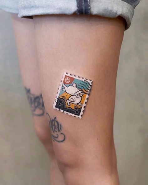 Skin Stickers Tattoo, Tattoo That Looks Like A Sticker, Tattoos That Look Like Stickers, Color Tattoo Styles, Tattoo Cute Aesthetic, Patch Style Tattoo, Sticker Style Tattoo, Arrival Tattoo, Small Color Tattoo