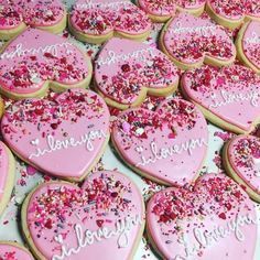 بيتي فور, Valentine Cookies Decorated, Valentines Day Sugar Cookies, Large Cookies, Smores Dessert, Valentine Sugar Cookies, Valentines Baking, Mini Torte, Hearts Valentines Day