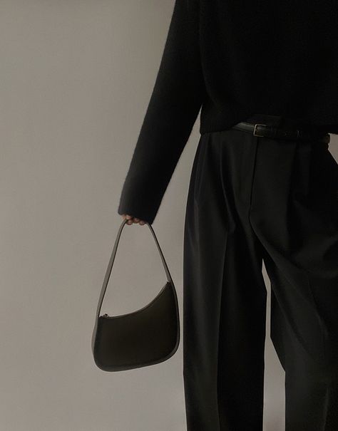 Minimal Black Outfit, Minimalist Black Outfit, Black Minimal Aesthetic, Total Black Outfit, Oversized Trousers, Favorite Aesthetic, Styles Clothes, Love Sweater, Black Minimal