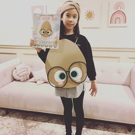 We got this book when it first came out and we still love it. “The Good Egg” by Jory John + Pete Oswald DIY 🥚costume 😄 If you have also… The Good Egg Costume, Egg Costume Diy, The Good Egg, Book Parade, Parade Costumes, Storybook Character Costumes, Egg Costume, Book Character Day, Cardboard Costume