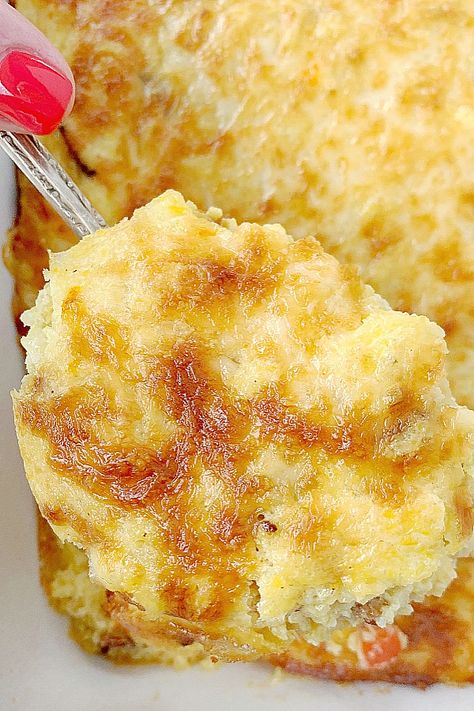 Loaded Grits Breakfast Casserole - Foodtastic Mom Loaded Grits, Grits Breakfast Casserole, Brunch Quiche Recipes, Breakfast Grits, Grits Breakfast, Grits Casserole, Sausage Peppers And Onions, Vegetable Casserole Recipes, Cheesy Grits