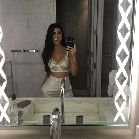 #kourtneyk #kardashians Kourtney Kardashian Instagram, Kendall Jenner Body, Jenner Girls, Kourtney Kardashian Style, Kardashian Family, Kendall Jenner Outfits, Jenner Style, Wardrobe Inspiration, Kardashian Style