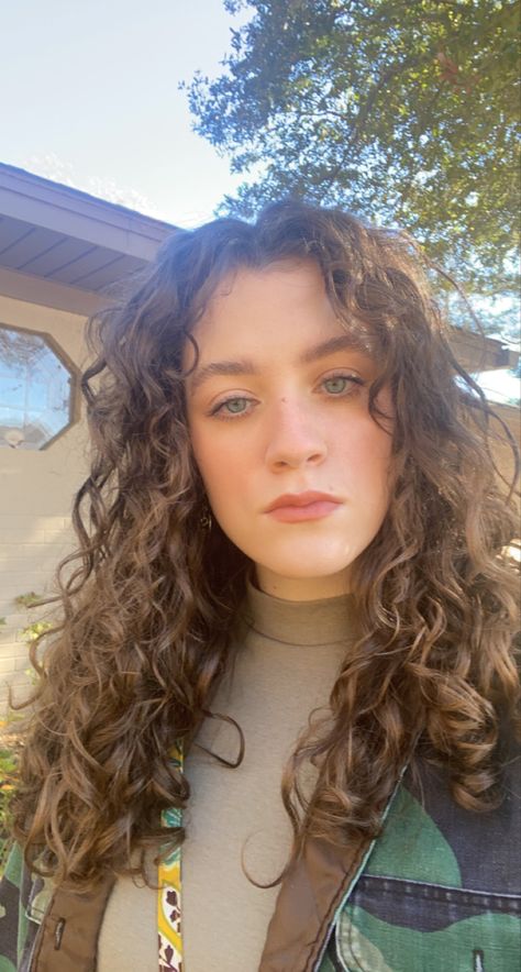 Brown Curly Hair With Curtain Bangs, Curly Wispy Curtain Bangs, Natural Curly Hair Curtain Bangs, Face Framing Curly Hairstyles, Naturally Curly Hair Curtain Bangs, Curtain Bangs With Wavy Hair Naturally Curly, Dark Brown Curly Hair With Curtain Bangs, Curtain Curly Bangs, Curly Hair With Framing Pieces