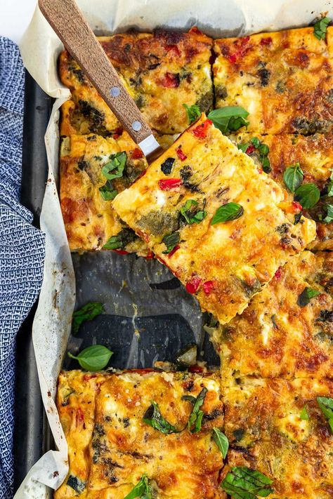 A 'magic' baked vegetable frittata! With a 'secret' ingredient, the texture is delicious, it feeds a crowd & is perfect for freezing. Fritata Recipe, Baked Frittata, Pan Dishes, Vegetable Frittata, Family Dinner Night, Family Breakfast, Frittata Recipes, Baked Vegetables, Feeding A Crowd