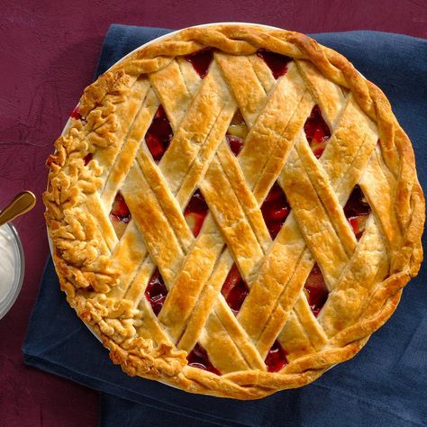 How to Make Decorative Pie Crusts | Taste of Home Dinner Feast, Decorative Pie Crust, Apple Cranberry Pie, Traditional Thanksgiving Recipes, Classic Turkey, Pie Crust Designs, Favorite Pie Recipes, Cranberry Pie, Pumpkin Pecan Pie