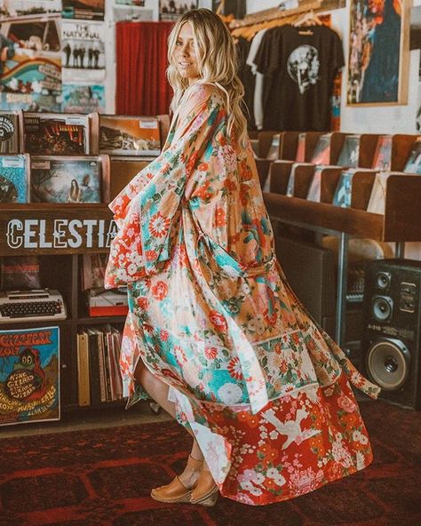 Bohemian Schick, Looks Hippie, Kimono Gown, Summer Board, Moda Hippie, Floral Print Dress Summer, Kimono Floral, Maxi Kimono, Mode Kimono