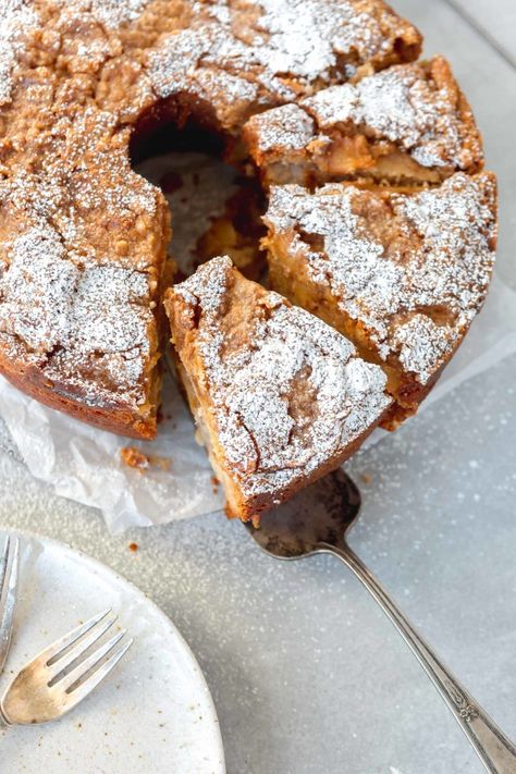 It's a fall dessert that you are sure to devour! Jewish apple cake is a dense cake filled with apples. #dessert #cake #apple #recipe #Jewish apple Jewish Apple Cake, Dense Cake, Cake Recipes For Beginners, Cake Apple, Apple Desserts Easy, Oh Sweet Basil, Apple Cake Recipe, Apple Recipe, Flourless Chocolate Cakes