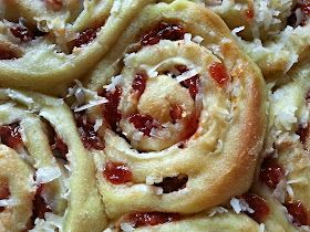 Guava Cinnamon Rolls, Cream Cheese Rolls Recipe, Guava Pastries, Cheese Rolls Recipe, Guava Cupcakes, Hawaiian Breakfast, Guava Pastry, Guava And Cream Cheese, Guava Cake