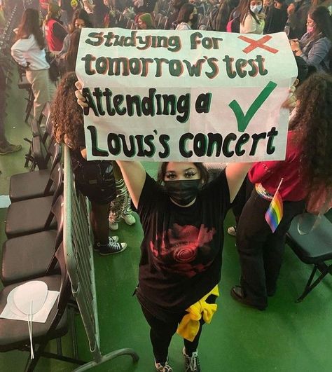 Concert Signs Ideas To Get Noticed, Concert Signs To Get Noticed, Concert Posters Ideas Fan, Lulu Core, Wang Outfit, Lou Core, Concert Signs, Concert Ideas, Fav Place