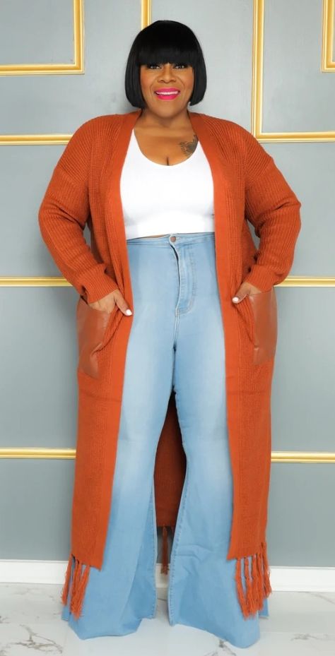 Long Orange Sweater, Fall Orange Cardigan Outfits, Oversized Orange Cardigan Outfit, Trendy Orange Winter Cardigan, Poncho Outfit Winter, Plus Size Orange Sweater, Orange Pants Outfit, White Pants Winter, Poncho Outfit