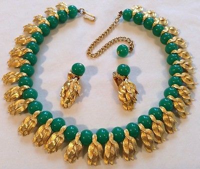 VINTAGE CROWN TRIFARI SIGNED JADE GLASS BEAD JEWELS OF INDIA NECKLACE & EARRINGS | Jewelry & Watches, Vintage & Antique Jewelry, Costume | eBay! Jade Necklace Indian, Jada Jewellery, Coral Necklaces, Ruby Jewelry Necklaces, India Necklace, Gold Jewelry Simple Necklace, Beaded Necklace Designs, Gold Necklace Indian Bridal Jewelry, Trifari Jewelry