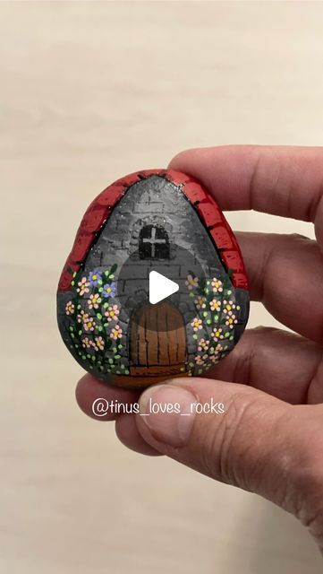 Painting Houses On Rocks, Tiny Rock Painting Ideas, Fairy Garden Sketch, Stone Painting Easy Simple, Painted Rock Houses, Fairy Rocks, Easy Rock Painting Ideas, Rock Family, Have A Wonderful Weekend