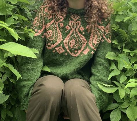 Pattern: The halibut sweater by @ boylandknitworks Photo credit: ig: @ zoe_amongotherthings Folklore Knitting Patterns, Halibut Sweater Pattern, Halibut Sweater, Color Work Sweater, Cool Knitting Projects, Yoke Sweater Pattern, Colorwork Sweater, Stranded Knitting Patterns, Colorwork Knitting Patterns