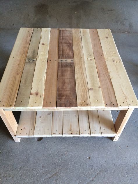 Pallet Coffee Table Palet Table, Pallet Coffee Table Diy, Diy Wooden Table, Pallet Wood Coffee Table, Project Table, Woodworking Project Plans, Simple Coffee Table, Rustic Coffee Tables, Diy Coffee Table