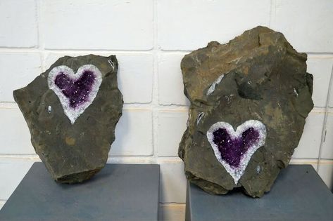 Once-In-A-Lifetime Find: Miners In Uruguay Get Surprised With A Beautiful Heart-Shaped Amethyst Geode Angel Wing Crafts, Basalt Rock, Quartz Geode, Meditation Crystals, Crystal Geode, Amethyst Geode, Rainbow Crystal, Unique Image, February Birth Stone