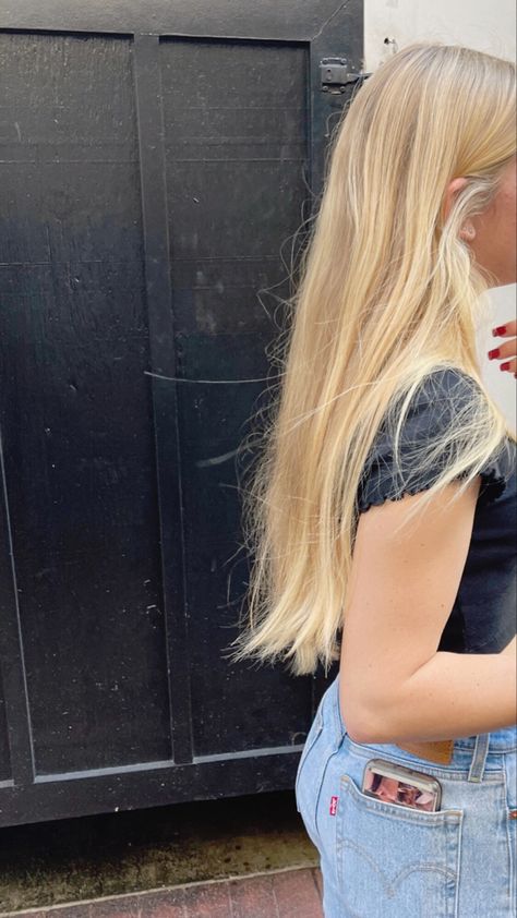 Hair Long Blonde, Blonde Hair Inspiration Long Straight, Light Blonde Summer Hair, Honey Almond Blonde Hair, Blonde Hair Inspiration Summer, Light Blonde Hair Natural, Long Thick Hair Blonde, Long Fine Blonde Hair, Blonde Hair No Highlights