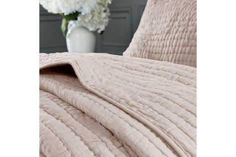 Sleep in luxurious comfort with Madison Park Signatures Serene Cotton Hand Quilted Coverlet Set. Made from soft cotton voile, this linen coverlet features hand-quilted channel stitching that creates rich texture and dimension to the top of the bed. The cotton-rich filling in the coverlet provides soft comfort, while two matching shams complete the bedding set. Perfect for use in summer or as an added layer in winter, this oversized quilted coverlet is machine washable and offers simple luxury f King Size Coverlets, Bohemian Bedspread, Cotton Quilt Set, Garage Apartments, Coverlet Bedding, Inspire Me Home Decor, Cotton Bedding Sets, Linen Quilt, Madison Park