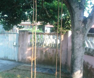 Enjoy your tree swing! Tree Swings Diy, Diy Swing, Backyard Swings, Wooden Swing, Simple Tree, Simple Crafts, Diy Tree, Tree Swing, Wooden Swings