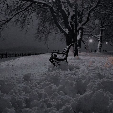 Christmas Gray Aesthetic, Grey Hour Snow, Grey Snow Aesthetic, Snow Nostalgic, Argbur Aesthetic, Romanticizing Winter, Snowy Weather, Snowy Christmas, Dark Christmas