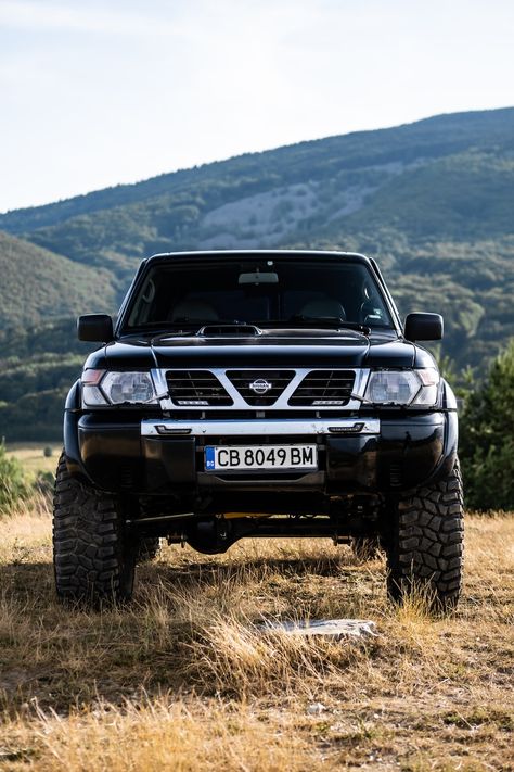 Nissan Safari 4x4 Offroad, Nissan Patrol Super Safari, Car Nature, Super Safari, Nissan Safari, Mountain Images, Nature Background, Nissan Patrol, Car Images