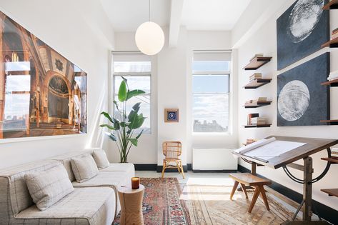 Williamsburg Brooklyn Apartment, Brooklyn Homes, Raised Platform Bed, Williamsburg Apartment, Corner Loft, Bungalow Decor, Brooklyn House, Brooklyn Apartment, Lena Dunham