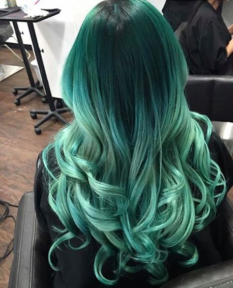 Sea Foam Hair, Purple And Green Hair Ideas, Seafoam Green Hair, Mint Hair Color, Green Hair Color Ideas, Natural Hair Color Dye, Pastel Green Hair, Metallic Hair Color, Green Hair Color