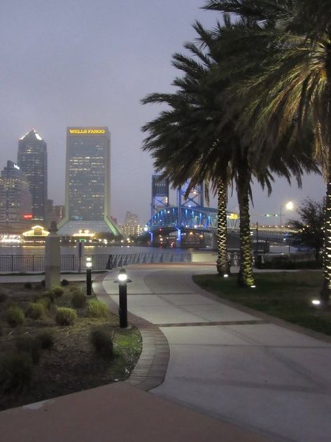 Friendship Fountain (Jacksonville) - 2019 All You Need to Know Before You Go (with Photos) - Jacksonville, FL | TripAdvisor Jacksonville Florida Downtown, Jacksonville Aesthetic, Jacksonville Florida Aesthetic, Downtown Jacksonville Florida, America Trip, Big Pools, Florida Trip, Jacksonville Beach, Scenery Background