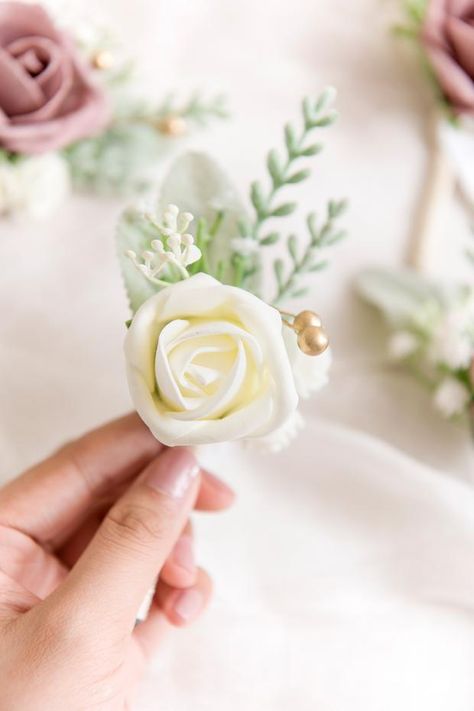 Cream Corsage, Handmade Boutonniere, Vintage Wedding Ceremony, Handmade Bouquet, Boutonnieres Prom, Vintage Wedding Decor, Wedding Boutonnieres, Cascading Bridal Bouquets, Wedding Flower Packages