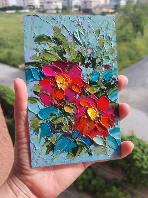 Wildflowers Painting Daisies Original Art Miniature Floral Painting Semi Abstract Small Artwork  Work done by LikARTİS Work is ready for sale Dimensions widht -3.8 inch height - 6 inch depth - 0.1 inch Elevate your space with this original oil painting. Crafted using impasto techniques with a palette knife and brushes, this piece boasts heavy textured 3D strokes that add depth and intensity to the vibrant, colorful hues. Perfect for adorning small walls in homes, dorms  or offices, it's an ideal Textured Art Ideas, Painting Daisies, Abstract Floral Artwork, Wildflowers Painting, Simple Oil Painting, Painting Flowers Tutorial, Palette Knife Art, Art Miniature, Small Artwork