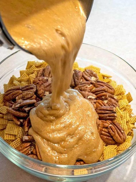 Corn Chex Clusters, Praline Chex Mix Recipe, Carmel Cheetos, Caramel Chex Mix Recipes Oven, Corn Chex Recipes Sweets, Recipes Using Popcorn, Caramel Chex Mix Recipes, Corn Chex Recipes, Praline Crunch