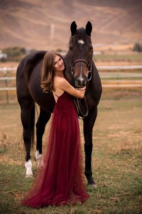 Black Dress Horse Photoshoot, Fairy Horse Photoshoot, Long Dress Horse Photography, Flowy Dress Photoshoot With Horse, Horse And Dress Photography, Prom Photos With Horse, Prom Horse Photoshoot, Grad Pictures With Horses, Horse Photoshoot Ideas Dress