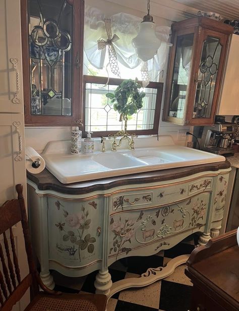 Unfitted Kitchen Sink, Sink In Dresser, Unfitted Kitchens, Garage Suite, Antique Kitchen Island, Vintage Kitchen Sink, Kitchen Sink Install, Repurposed Crafts, Unfitted Kitchen