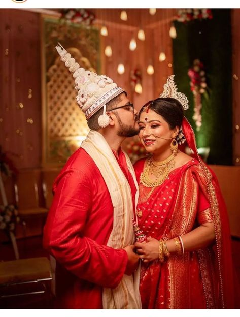 Bengali Wedding Couple Poses Photography, Bangali Couple Wedding Pose, Bengali Reception Couple Shoot, Cupel Pose, Bengali Wedding Couple Poses, Bengali Wedding Couple, Bengali Bride And Groom, Bengali Groom, Reception Poses