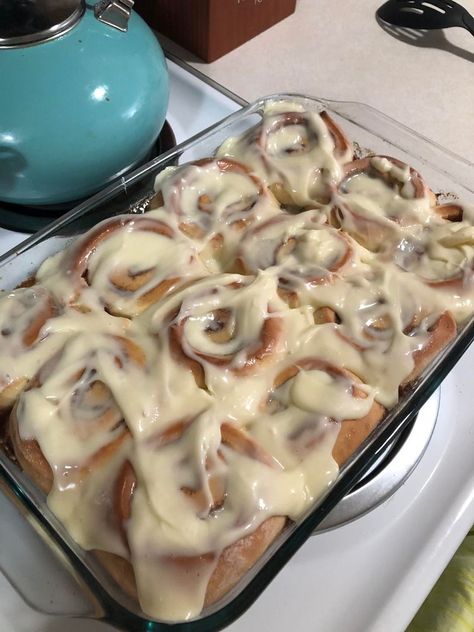 Breakfast Spread, Homemade Cinnamon Rolls, Cinnamon Rolls Homemade, Roll Recipe, Think Food, Food Goals, Morning Breakfast, Cinnamon Roll, Powdered Milk