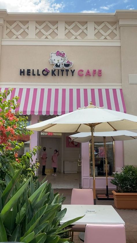 Hello Kitty Cafe Irvine, Sanrio Ideas, Bloxburg Bakery, Cafe Pic, Bloxburg Cafe, Sanrio Cafe, Cafe Hello Kitty, Cafe Nyc, Harry Styles Watermelon Sugar