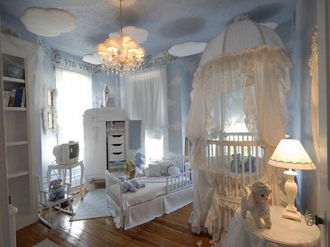 Victorian Baby Room, Elegant Baby Nursery, Round Baby Cribs, Pink Nursery Rug, Luxury Baby Nursery, Baby Crib Canopy, Bedroom Design Luxury, Purple Ideas, Victorian Baby