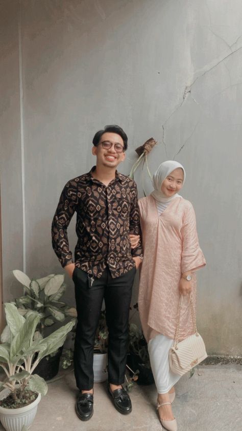 Outfit Lebaran Pria, Outfit Kondangan Cowok, Outfit Kondangan Pria, Outfit Kondangan Casual, Kondangan Couple, Foto Ootd, Outfit Cowo, Outfit Cowok, Kondangan Outfit