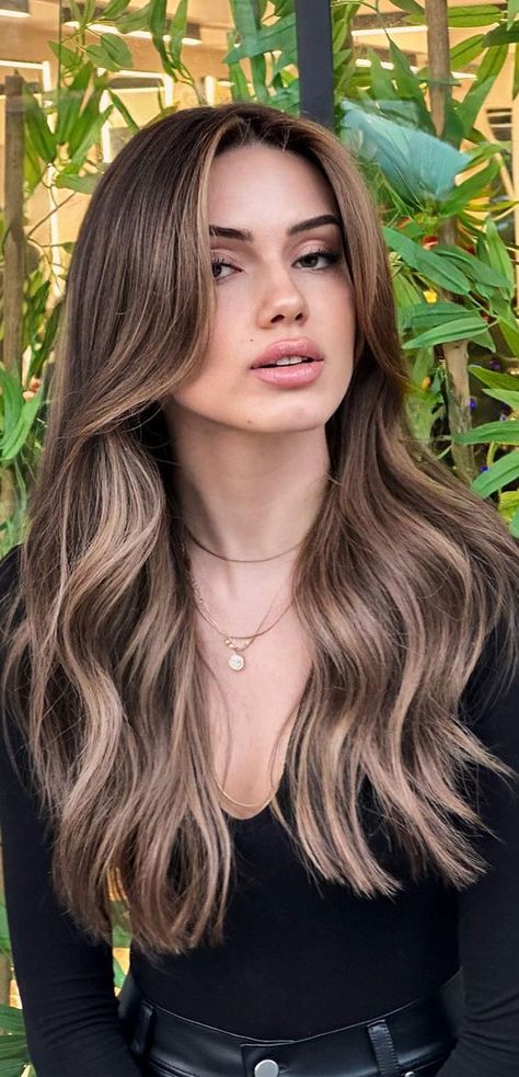 Bright Brown Hair With Highlights, Bright Light Brown Hair, Hair Spring 2023 Trends, Brunette With Neutral Highlights, Warm Blonde On Dark Hair, Blond Hair For Brunettes, Hair Colour Ideas Brunette, Neutral Highlights On Dark Hair, Neutral Highlights On Brown Hair