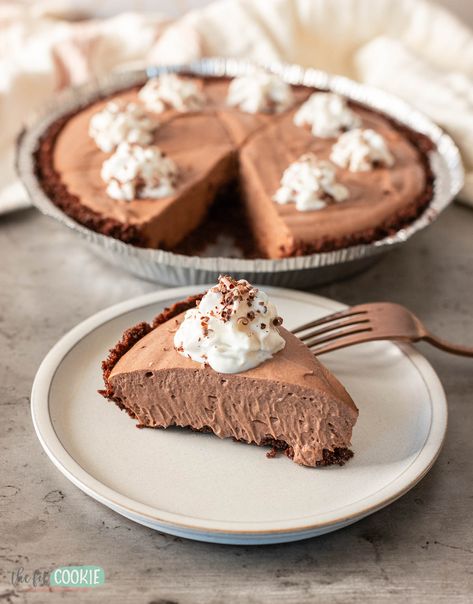 You'll never know this silky and creamy chocolate cream pie is completely dairy free and gluten free! This recipe is lighter than our cheesecakes and closer to a chocolate mousse, it's so delicious! We added some fun flavor variations as well, like peppermint and mocha. | thefitcookie.com Dairy Free Cream Pie, Dairy Free Chocolate Pie, Dairy Free Chocolate Cream Pie, Dairy Free Pie Recipes, Gluten Free Chocolate Pie, Dairy Free Chocolate Dessert, Christmas Pie Recipes, Dairy Free Pies, Chocolate Cream Pie Recipe