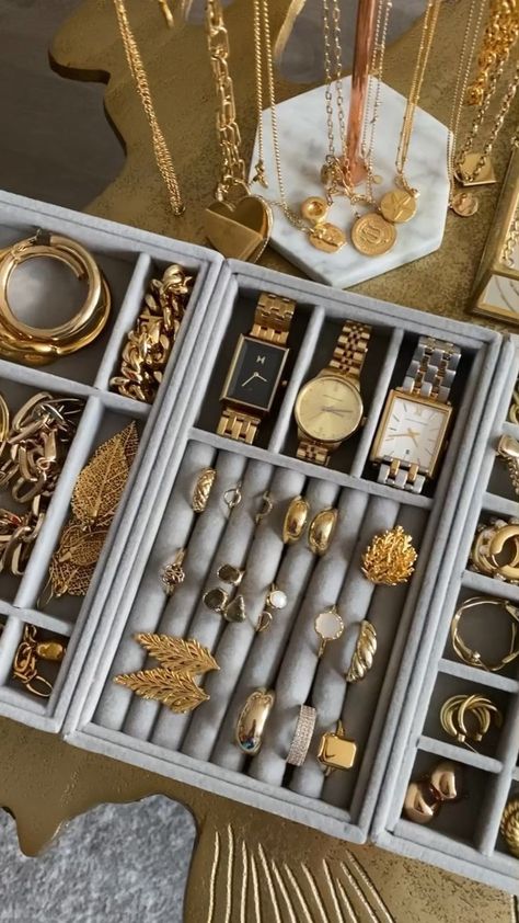 Big Jewelry Organizer, Jewelers Organization, Jewellery Storage Aesthetic, Jewlwey Organizer, Jewlerie Organization, Jewelry Collection Aesthetic, Jewellery Box Aesthetic, Organising Jewellery, Jewelry Organizer Aesthetic