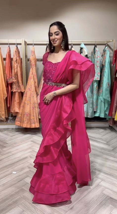 Modern Saree Party Wear, Frill Saree, Ruffled Saree, Chic Outfits Edgy, Haldi Outfits, Ruffle Sarees, Sarees For Girls, Wedding Lehenga Designs, Fancy Sarees Party Wear