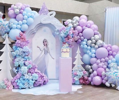 Event Signage ➕Stationery on Instagram: "Eva’s Third Frozen Themed Party 🌸❄️❄️❄️ Concept / design / props / florals / styling @momentsandmemoriesmelb Balloons @readytopartea Cutouts and floor mat @paper_nco #momentsandmemories#melbourne #prophiremelbourne #melbourneeventstylist #melbournevenues #elsafrozen #girlsbirthday #partyinspiration#frozen #girlbabyshower#melbournecakes#melbourneprophire#melbournebackdrops#pascoevale #fauxflorals #cakesmelbourne #melbournefauxflowers #girlsbirthday # Frozen Party Backdrop, Frozen Theme Party Decorations, Frozen Birthday Decorations, Thanksgiving Baby Shower, Frozen Balloons, Frozen Birthday Party Decorations, Party Concept, Frozen Decorations, Princess Balloons